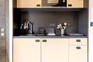 Kuchyň nebo kuchyňský kout v ubytování O Petit Jardin + 8 fotografií