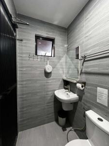 Un baño de BALAI MALINAWON - Balai 1