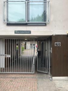 an entrance to a building with a gate at Espaço Realeza in London