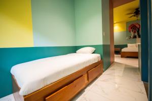 エステリリョスにあるVilla Maralaのベッドルーム1室(白いシーツが置かれたベッド1台付) +124枚の写真