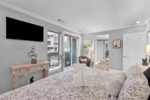 Una cama o camas en una habitación de 7104 Harbourside 1 74 fotos más