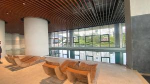 een kamer met veel stoelen en ramen bij New This is in Genting Highland hill -12mins walk 4pax in Genting Highlands