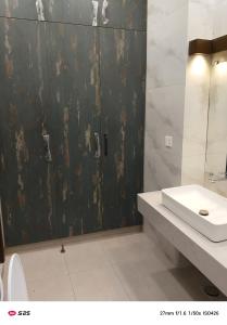 Gallery image of Luxurious home in Karachi