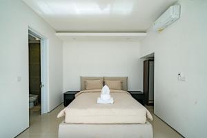 Postel nebo postele na pokoji v ubytování Isla Casa Brand New Villa 3BR Ungasan