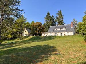 a large white house on a grassy hill at Grande Villa au vert à 1h de Paris #reveillon #31 #seminaire in Treuzy-Levelay