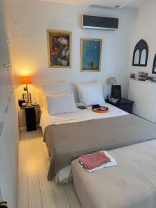 a bedroom with two beds and a table with a lamp at Villa Odymar Ammouliani in Ammouliani