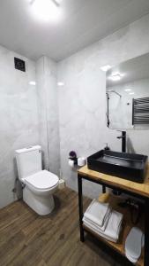 Ένα μπάνιο στο Villa Sunshine , whole apartments, апартаменты целиком +33 φωτογραφίες