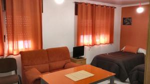 Ruang duduk di Apartamentos Ferrol