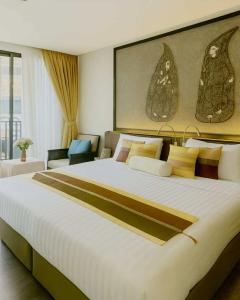 カタビーチにあるStay Kataの大型ベッド1台が備わる客室です。