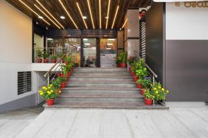Η πρόσοψη ή η είσοδος του FabHotel Royal Grand - Basaveshwar Nagar
