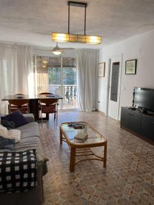 Et opholdsområde på La Casa del bosque + 31 billeder