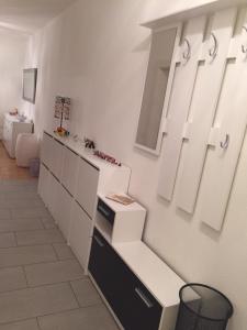 
A kitchen or kitchenette at Schöne Suite in der City of Basel

