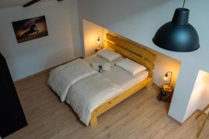 En eller flere senge i et værelse på Horse Whispering Ranch apartma