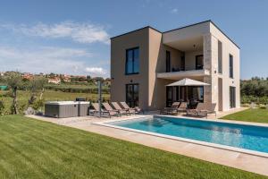 Πισίνα στο ή κοντά στο Villa Fiducia - Modern villa close to Poreč