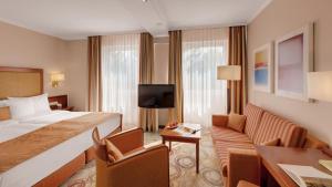 TV a/nebo společenská místnost v ubytování Hotel Oranien Wiesbaden