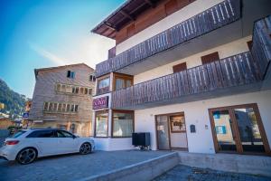 Το κτήριο όπου στεγάζεται  το διαμέρισμα