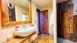 a bathroom with a white sink and a mirror at Borgo Felice Fontana - Affitti Brevi Italia in Monfol +18 photos