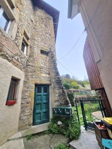 Το κτήριο όπου στεγάζεται  το διαμέρισμα