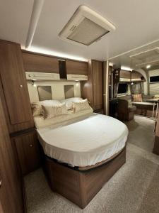 a bedroom with a large bed in an rv at Caravana dintre nuci in Oradea