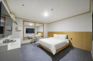 Μια τηλεόραση ή/και κέντρο ψυχαγωγίας στο Jeonju Eldorado