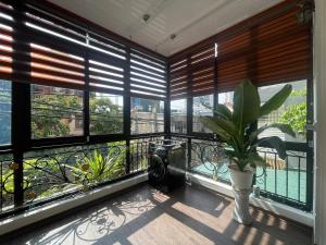 Балкон или терраса в Moonlight Stay Tay Ho