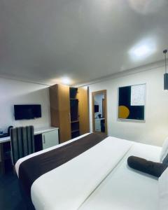 TV a/nebo společenská místnost v ubytování Chateux de atlantique Hotel