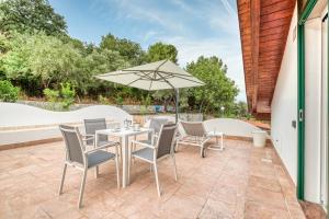 En have udenfor Villa Luce del Sol with Pool