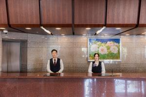 a man and a woman sitting at a desk at Hotel Kasuien in Ureshino +74 photos