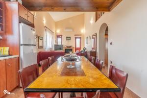 Η κουζίνα ή μικρή κουζίνα στο Myrsini's House - Neapoli Garden & Grove Retreat