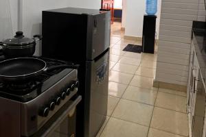 Kuchyň nebo kuchyňský kout v ubytování Stunning 2 Bedroom Apartment in Mombassa