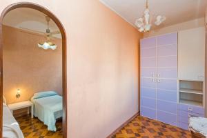 a dressing room with a mirror and a table at A Casa Mia in Riposto