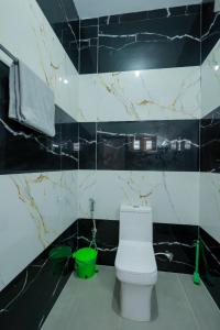 Bluebell Shores -Cozy Stay Near Varkala Beach 욕실