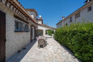 a patio with tables and chairs in a building at Charmante maison familiale Mandelieu-la-Napoule in Mandelieu-la-Napoule