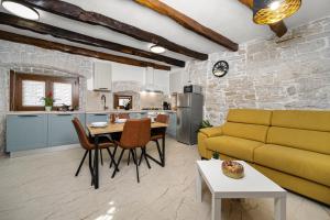 a living room with a couch and a table at Villa Istria Mar in Pazin