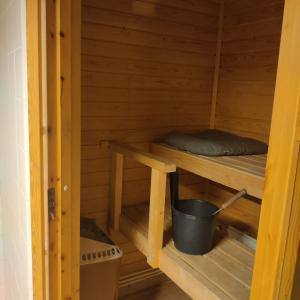 Afbeelding uit fotogalerij van Saunallinen yksiö ydinkeskustassa, iso parveke in Laitila +1 foto