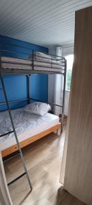 a room with two bunk beds in a room at Notre Dame de Monts Entre mer et marais in Notre-Dame-de-Monts