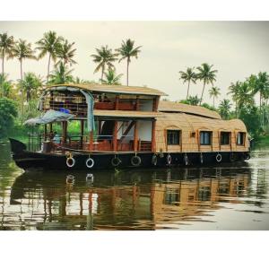 Φυσικό τοπίο κοντά σε αυτό το πλωτό κατάλυμα