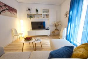 a living room with a couch and a tv at Calderón de la Barca By Cuencaloft in Cuenca