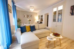 a living room with a couch and a table at Calderón de la Barca By Cuencaloft in Cuenca