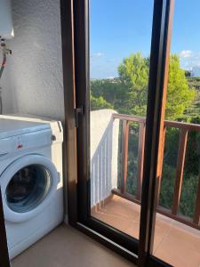 Un balcón o terraza en Apartamentos Sa Cornisa