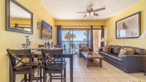 a living room with a table and a dining room at Sonoran Sea in Campo del Medio