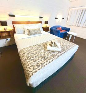 Ένα ή περισσότερα κρεβάτια σε δωμάτιο στο Tartan Motel, Yea