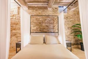 Ένα ή περισσότερα κρεβάτια σε δωμάτιο στο BHR - Dimora delle Rose