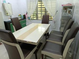 a dining room with a table and chairs at 主人房玻璃市港口 in Kuala Perlis +1 photo