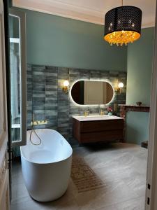 Ένα μπάνιο στο La villa Chatorya +9 φωτογραφίες