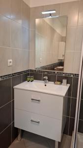 a bathroom with a white sink and a mirror at Beautiful 43m2 with two double beds everything nearby in Nice