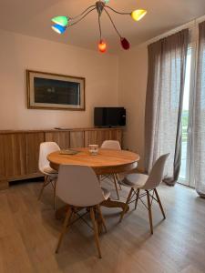 Μια τηλεόραση ή/και κέντρο ψυχαγωγίας στο Comfortable and central short-term