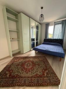 Ένα ή περισσότερα κρεβάτια σε δωμάτιο στο Comfortable and central short-term