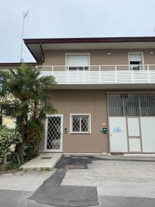 Το κτήριο όπου στεγάζεται  το διαμέρισμα