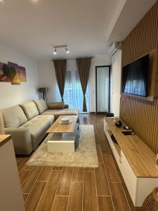 a living room with a couch and a table at Apartman Vasić in Vrnjačka Banja
